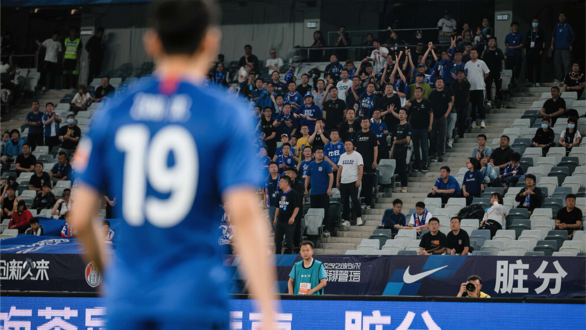 2-1险胜却似“葬礼”:皇马赢了球,伯纳乌为何提前离场? 2-1险胜却似“葬礼”:皇马赢了球,伯纳乌为何提前离场?